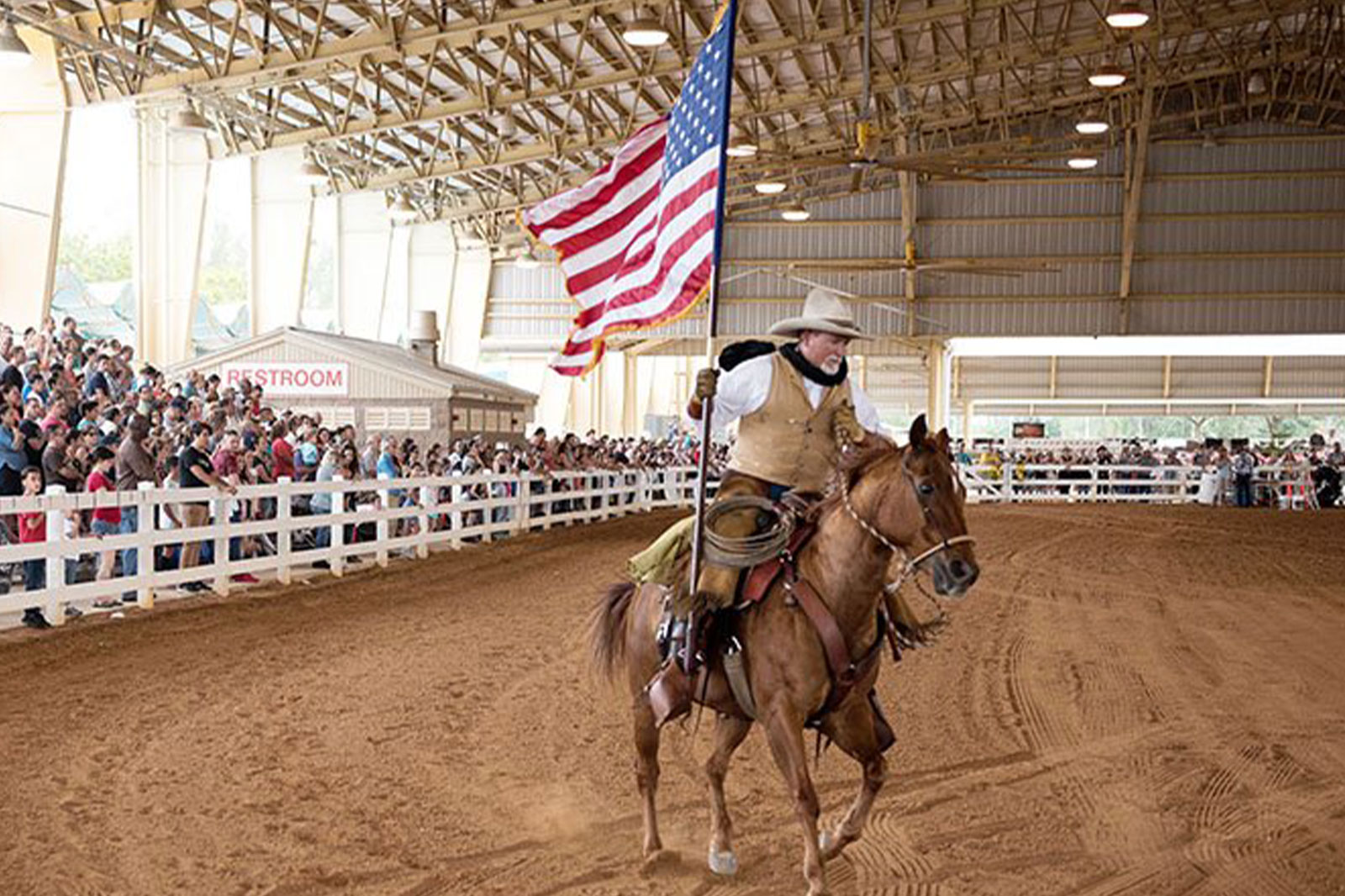 American-Flag-Passing-on-horse